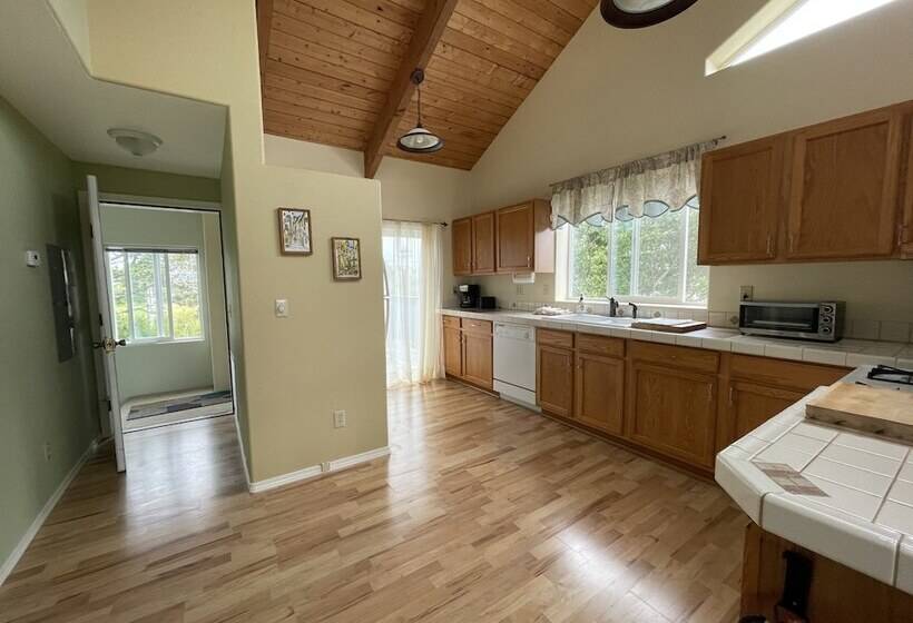 Bayshore Rv Park & Guest Suites