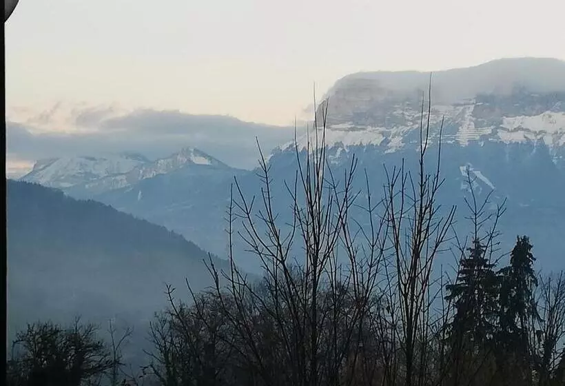 Aamiaismajoitus (B&B) Eco Logis Mad In Belledonne