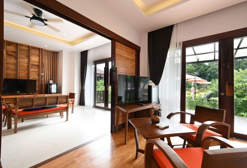 Отель Cascade Tara