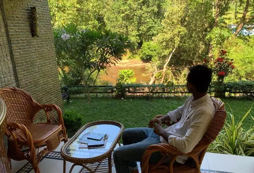 Pension Athirapilly On The Rocks