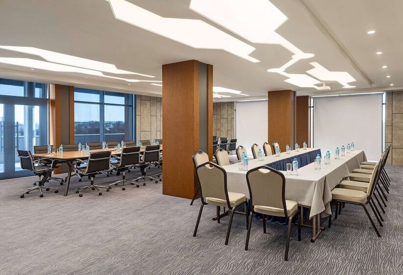 هتل Wyndham Garden Baku