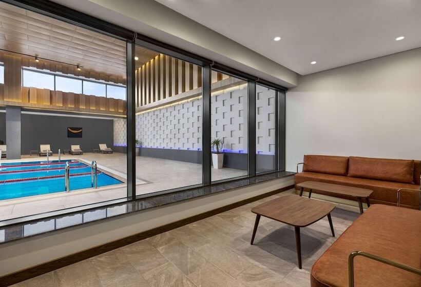 هتل Wyndham Garden Baku