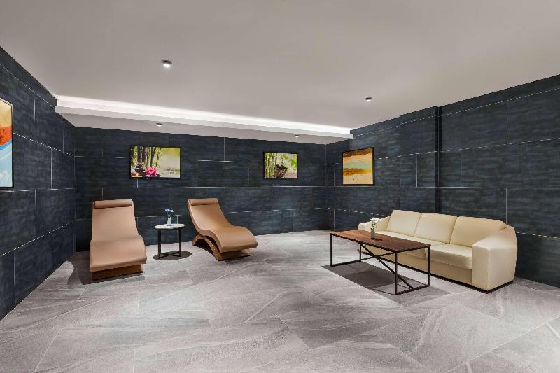 هتل Wyndham Garden Baku