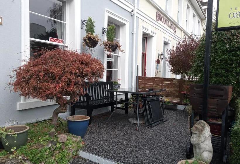 مبيت وإفطار Lawnswood Guest House