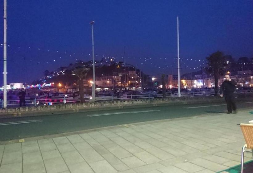 مبيت وإفطار Lawnswood Guest House