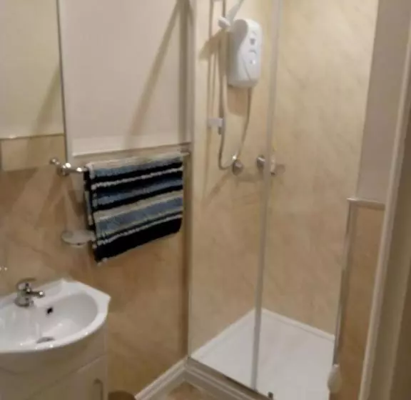 צימר Lawnswood Guest House