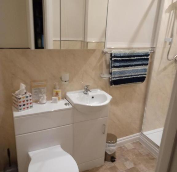 مبيت وإفطار Lawnswood Guest House