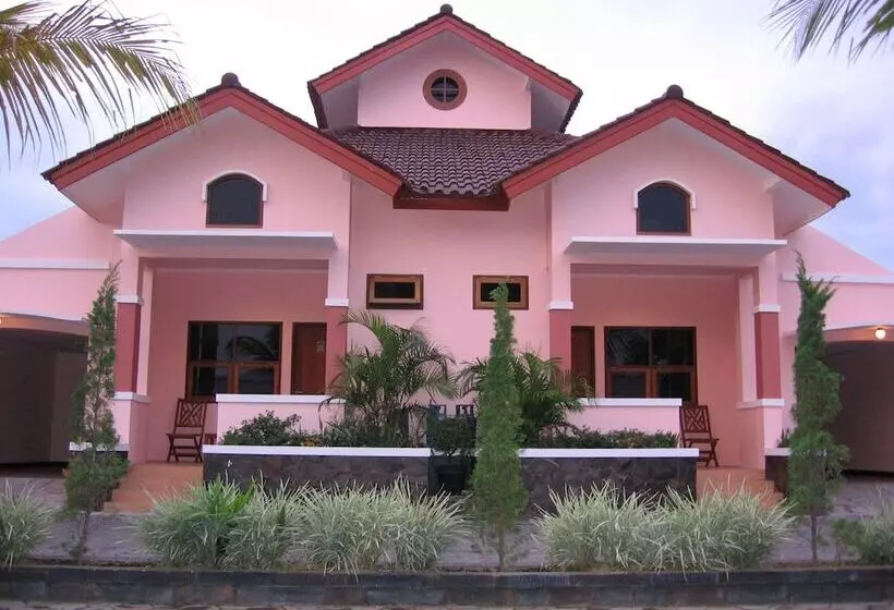 בית מלון כפרי Atrium Resort &