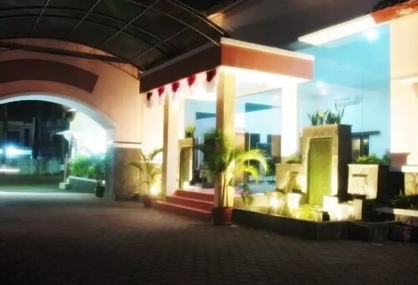 בית מלון כפרי Atrium Resort &