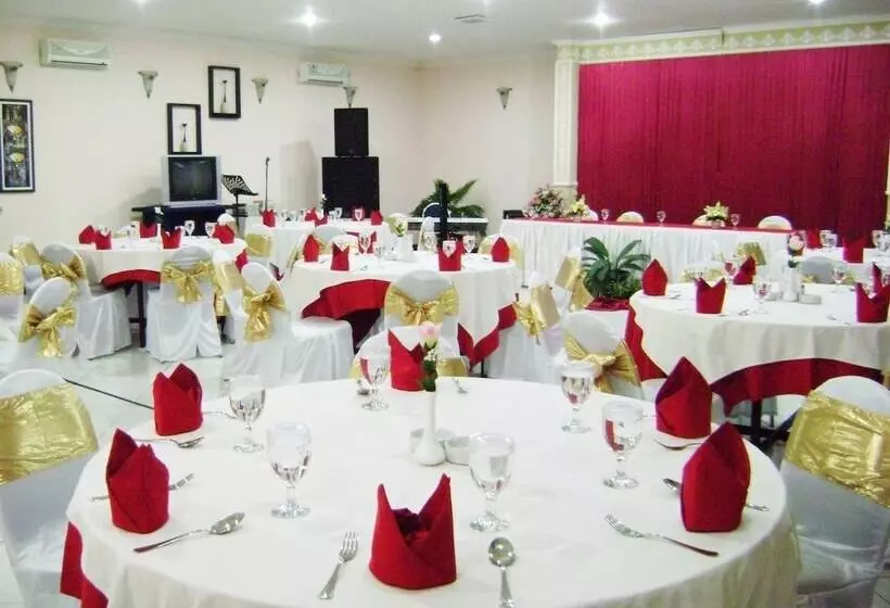 בית מלון כפרי Atrium Resort &