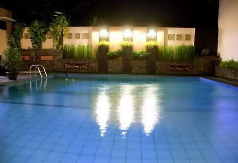 בית מלון כפרי Atrium Resort &