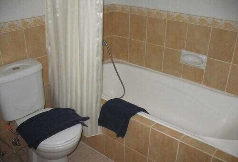 בית מלון כפרי Atrium Resort &