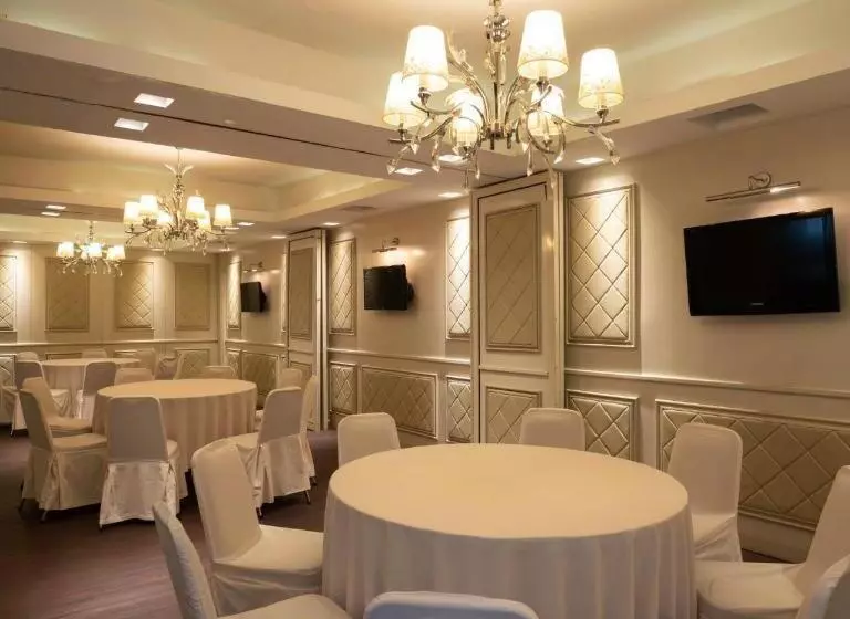 Отель Gajahmada