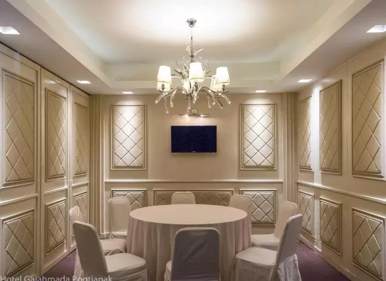 Отель Gajahmada