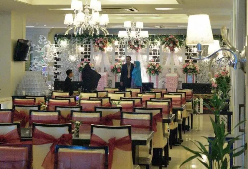 Отель Gajahmada