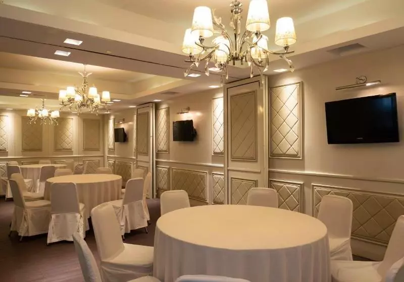 Отель Gajahmada