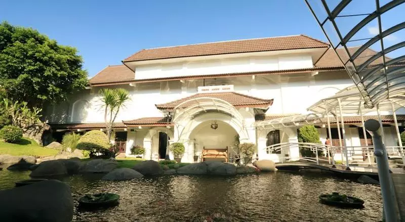 فندق Merdeka Kediri