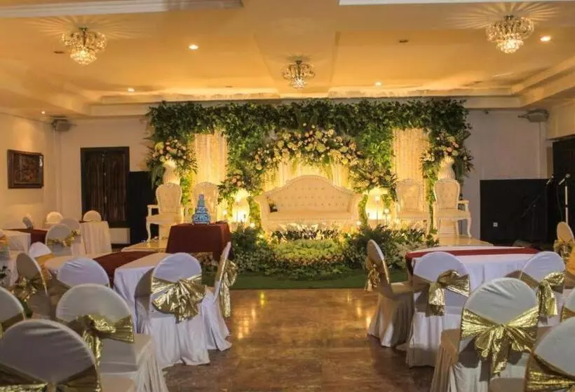 فندق Merdeka Kediri