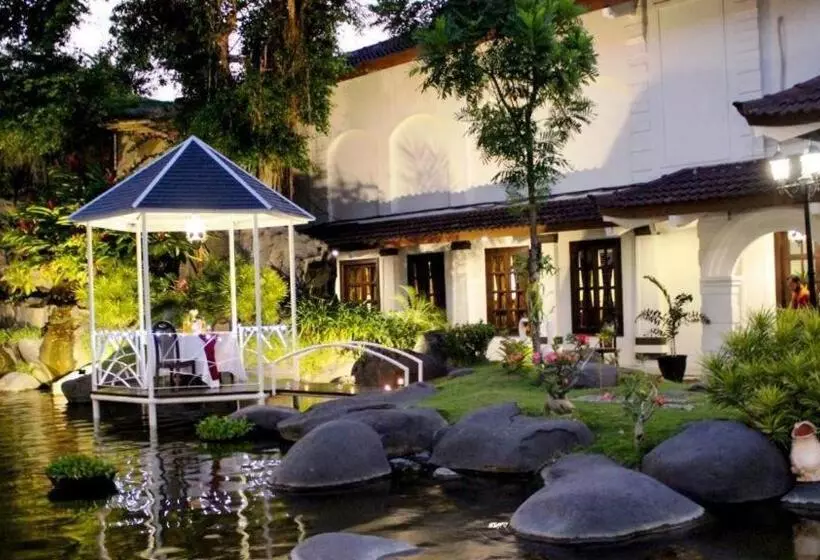 فندق Merdeka Kediri