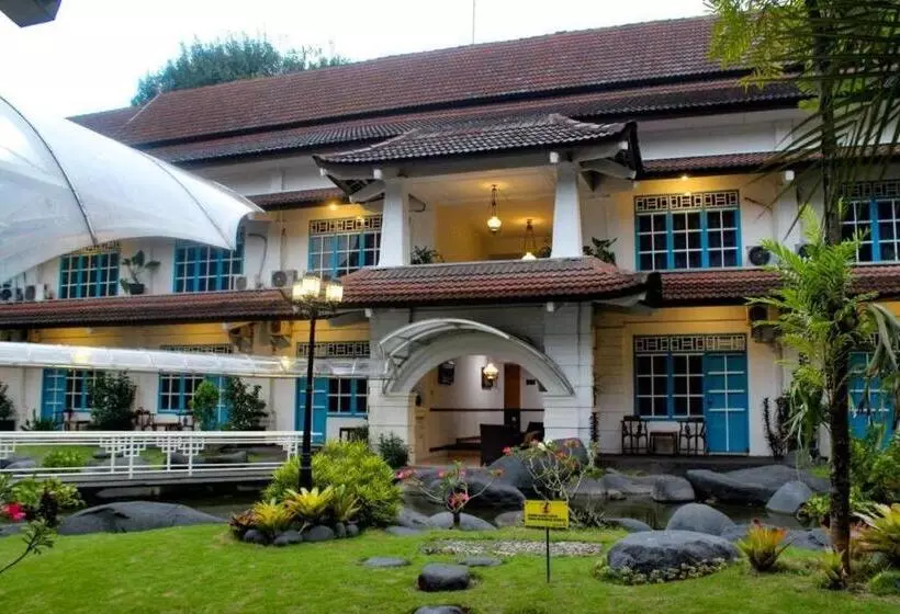 فندق Merdeka Kediri