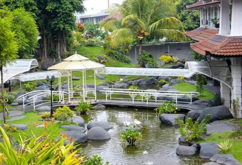 فندق Merdeka Kediri