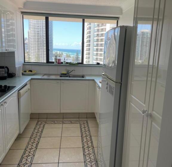 فندق Surfers Century Oceanside Apartments