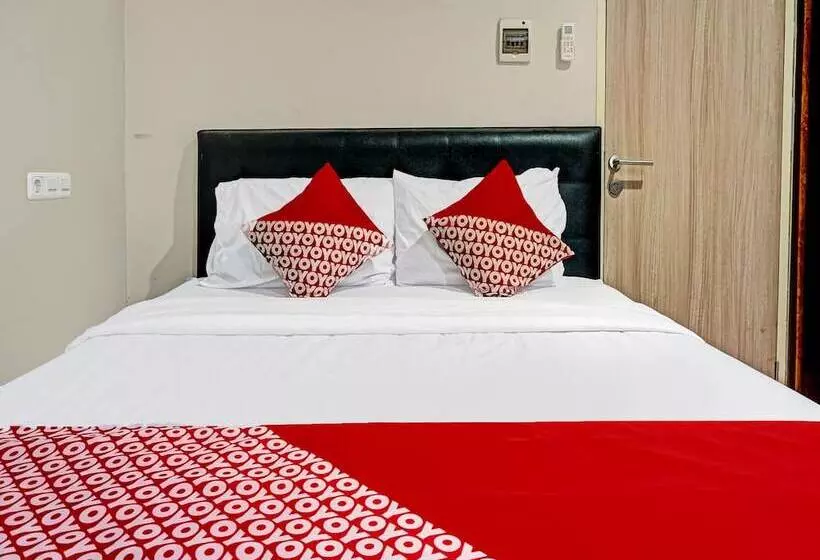 Hotelli Oyo 91812 Nh Kost Syariah