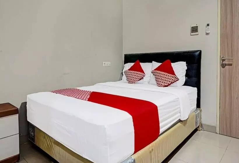 Hotelli Oyo 91812 Nh Kost Syariah