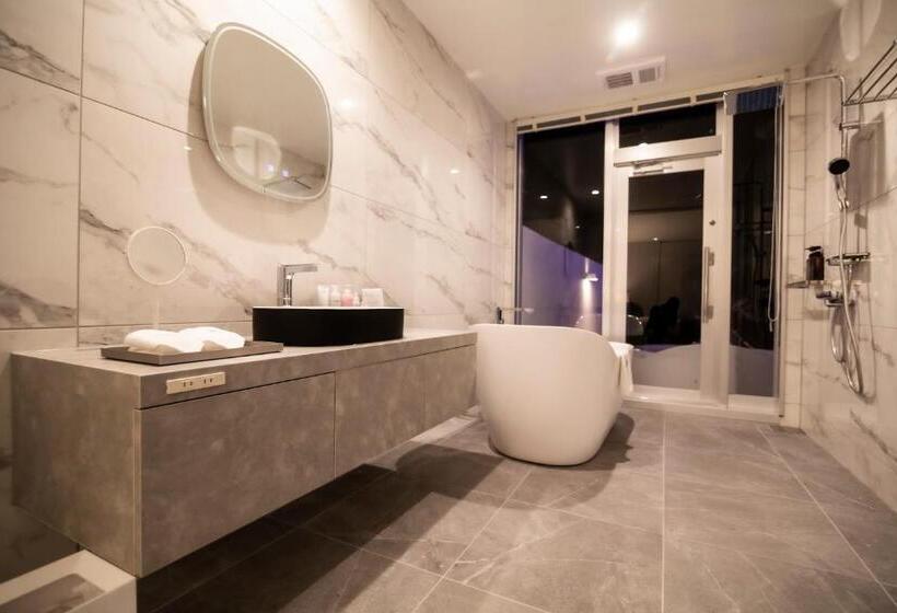 בית מלון כפרי Ronsard Resort Irabu