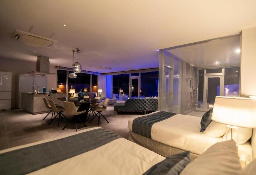 בית מלון כפרי Ronsard Resort Irabu