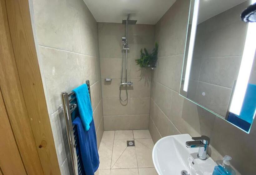 Agapanthus Bed & Breakfast   Fraddam