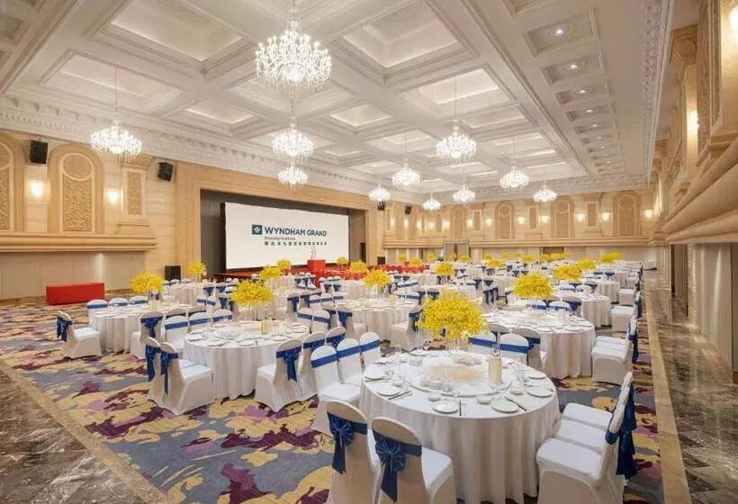 ホテル Wyndham Grand Zhaoqing Downtown