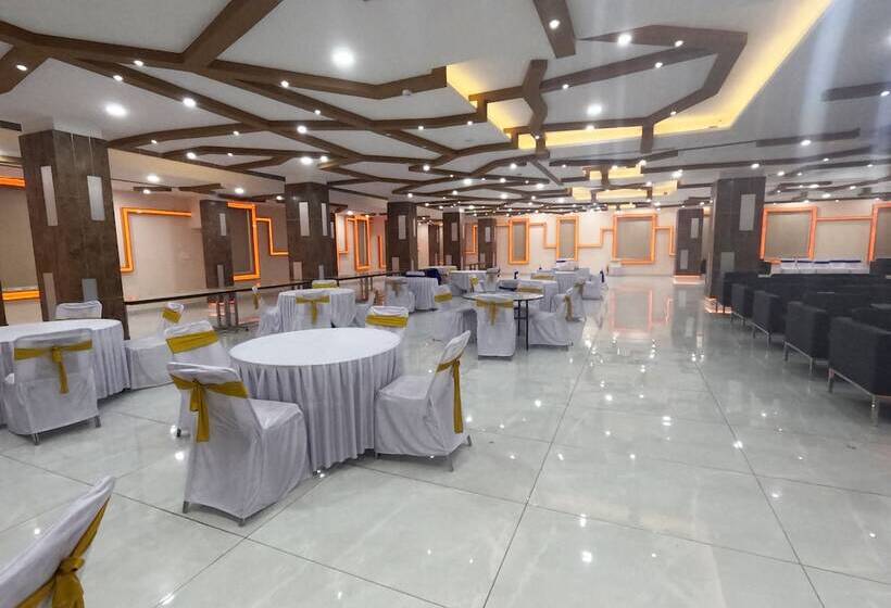 Отель Annpurna Regency