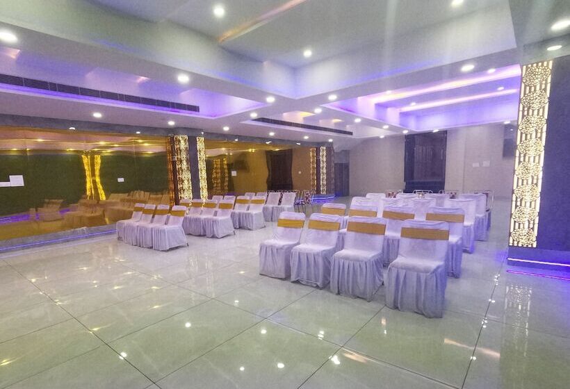 Отель Annpurna Regency