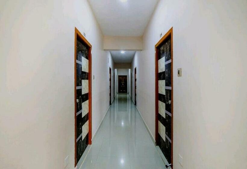 فندق Nandas Grand