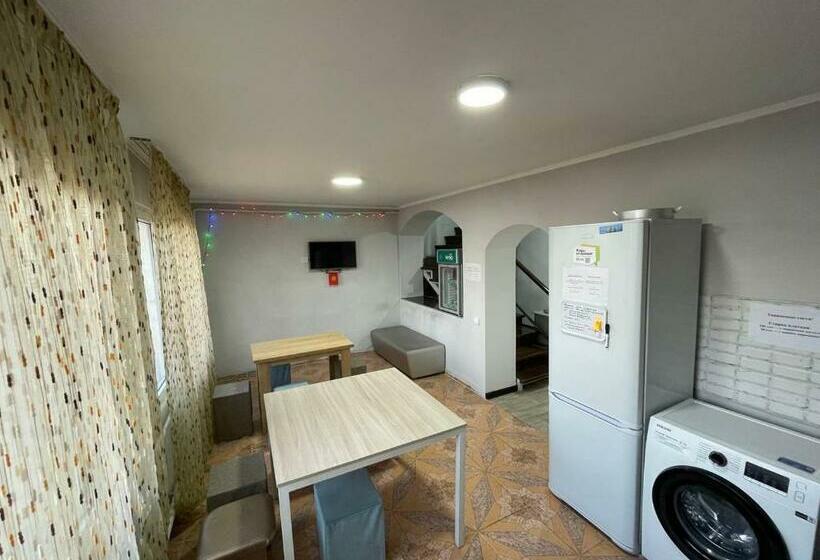 هاستل Bishkek Backpackers