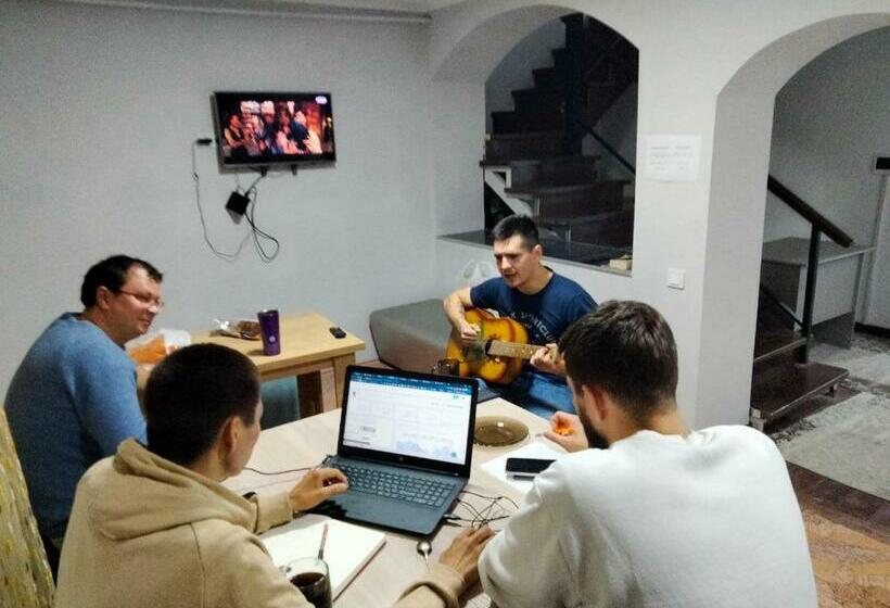 هاستل Bishkek Backpackers