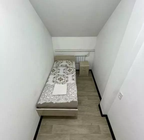 هاستل Bishkek Backpackers