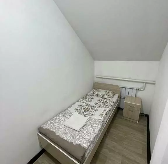 هاستل Bishkek Backpackers