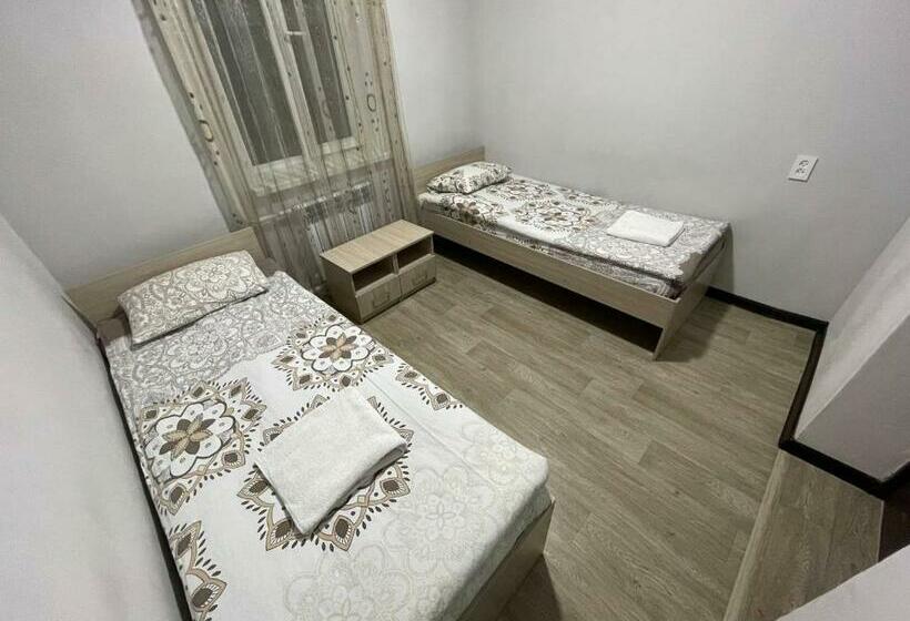 هاستل Bishkek Backpackers