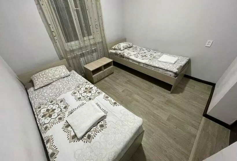 هاستل Bishkek Backpackers