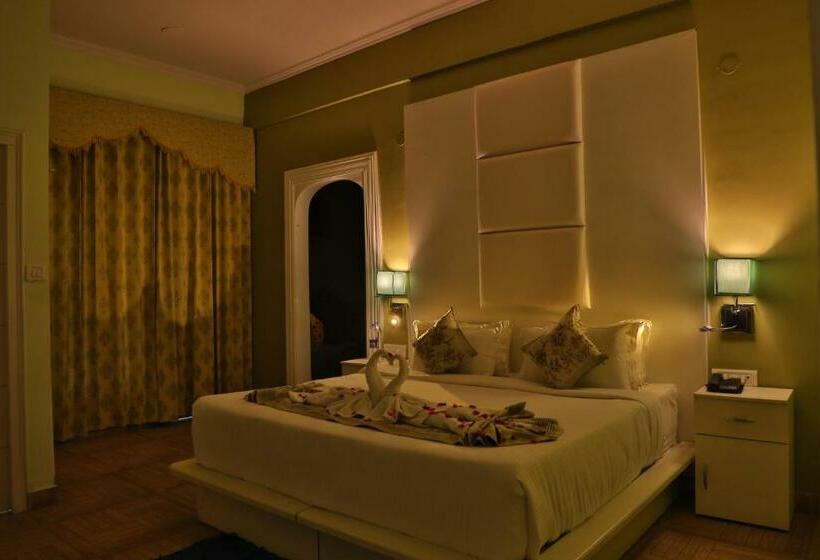 בית מלון כפרי Drona Palace By Sr Leisure Inn