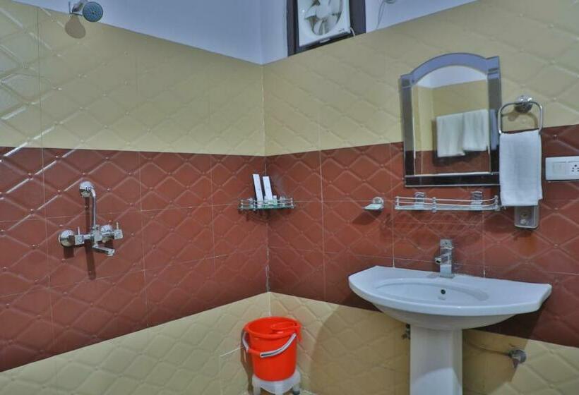 בית מלון כפרי Drona Palace By Sr Leisure Inn