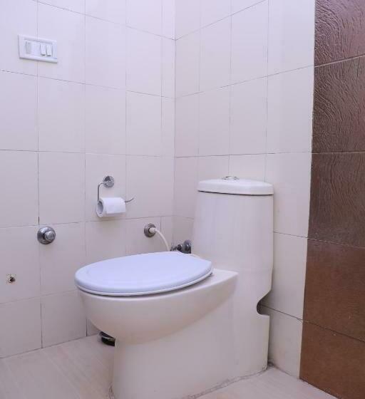 בית מלון כפרי Drona Palace By Sr Leisure Inn