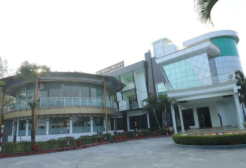 בית מלון כפרי Drona Palace By Sr Leisure Inn