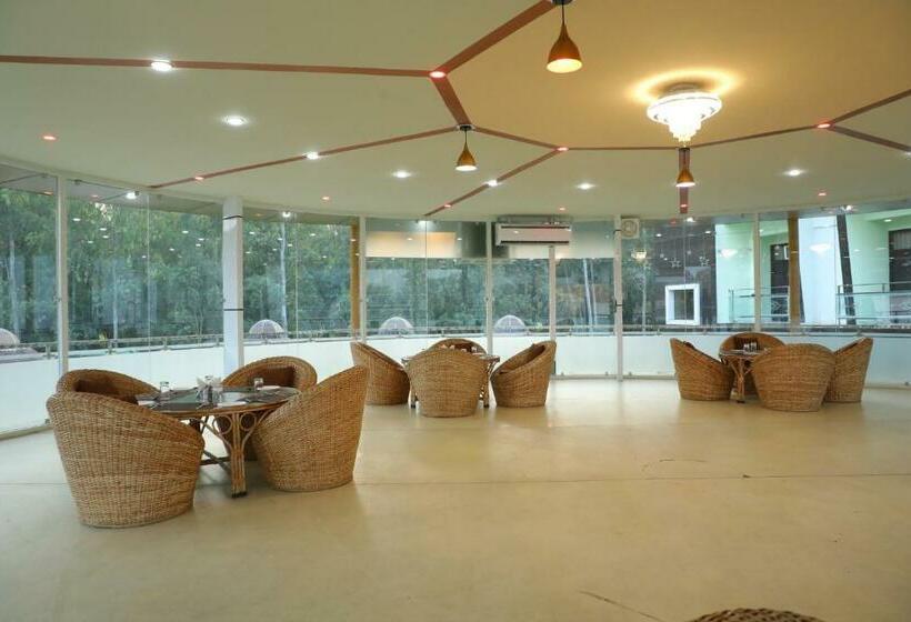 בית מלון כפרי Drona Palace By Sr Leisure Inn