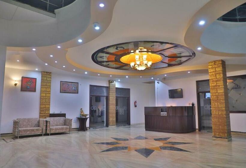 בית מלון כפרי Drona Palace By Sr Leisure Inn