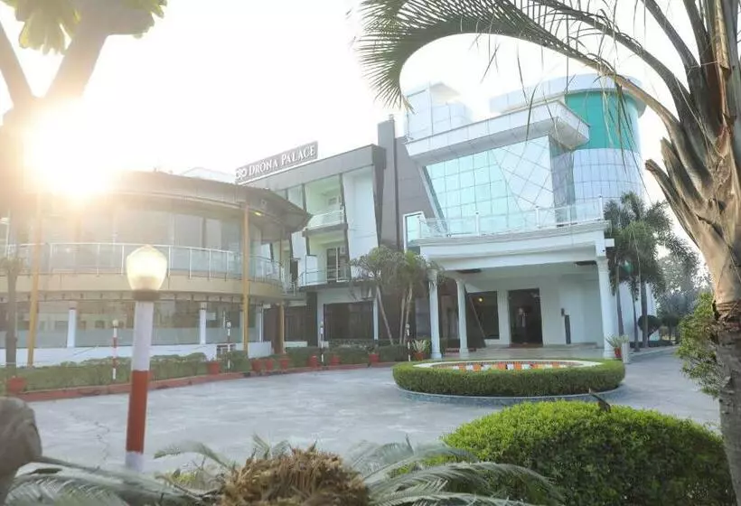 ホテル Drona Palace By Sr Leisure Inn