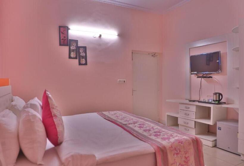 בית מלון כפרי Drona Palace By Sr Leisure Inn