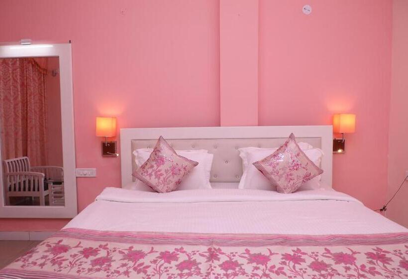 בית מלון כפרי Drona Palace By Sr Leisure Inn